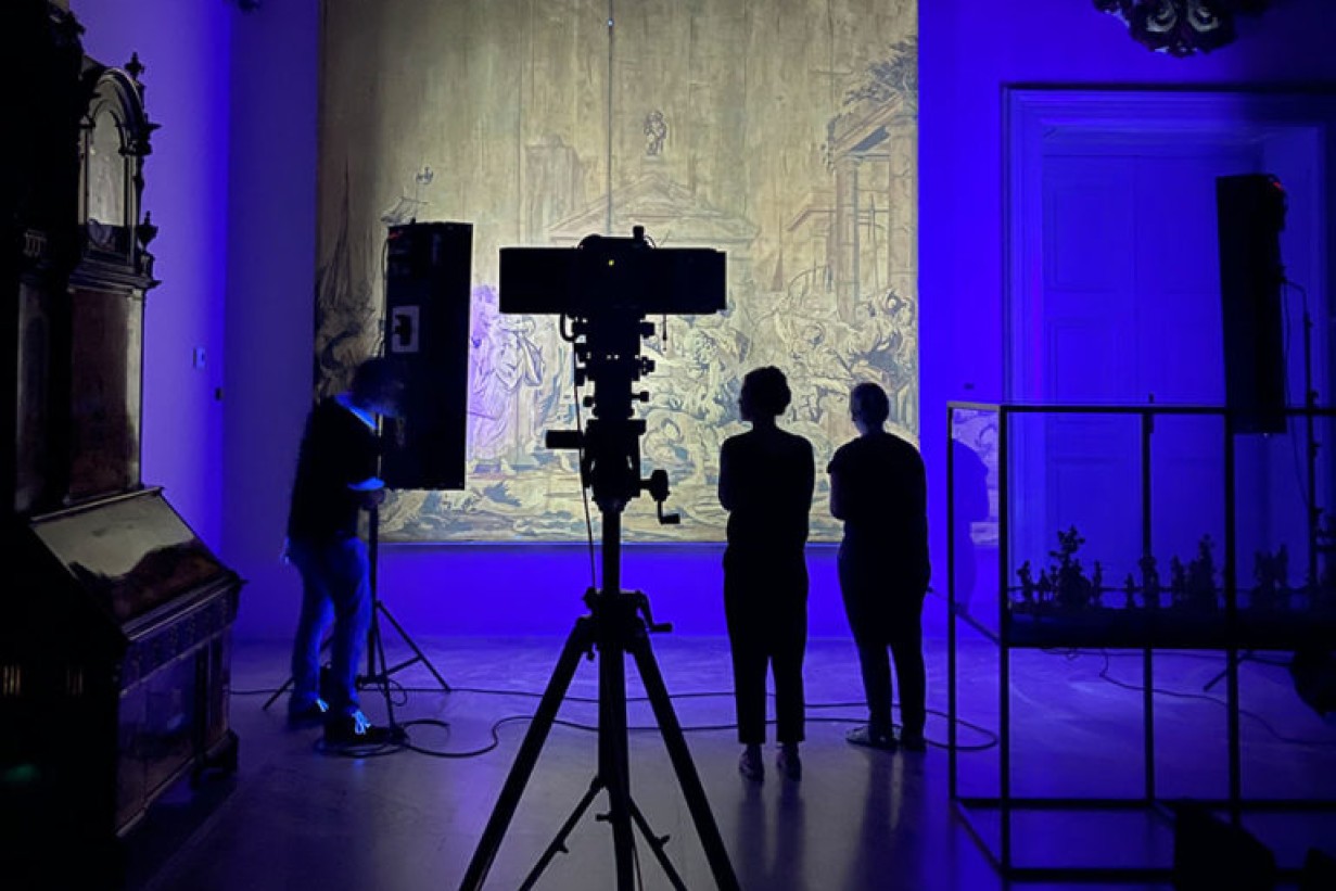 Schaurestaurierung Marketerietafeln von David Roentgen live im MAK miterleben