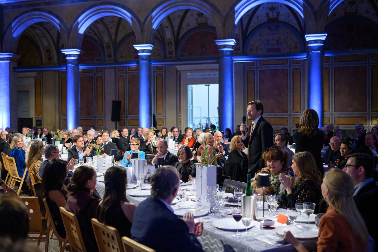 Gesetztes Dinner in der MAK Säulenhalle