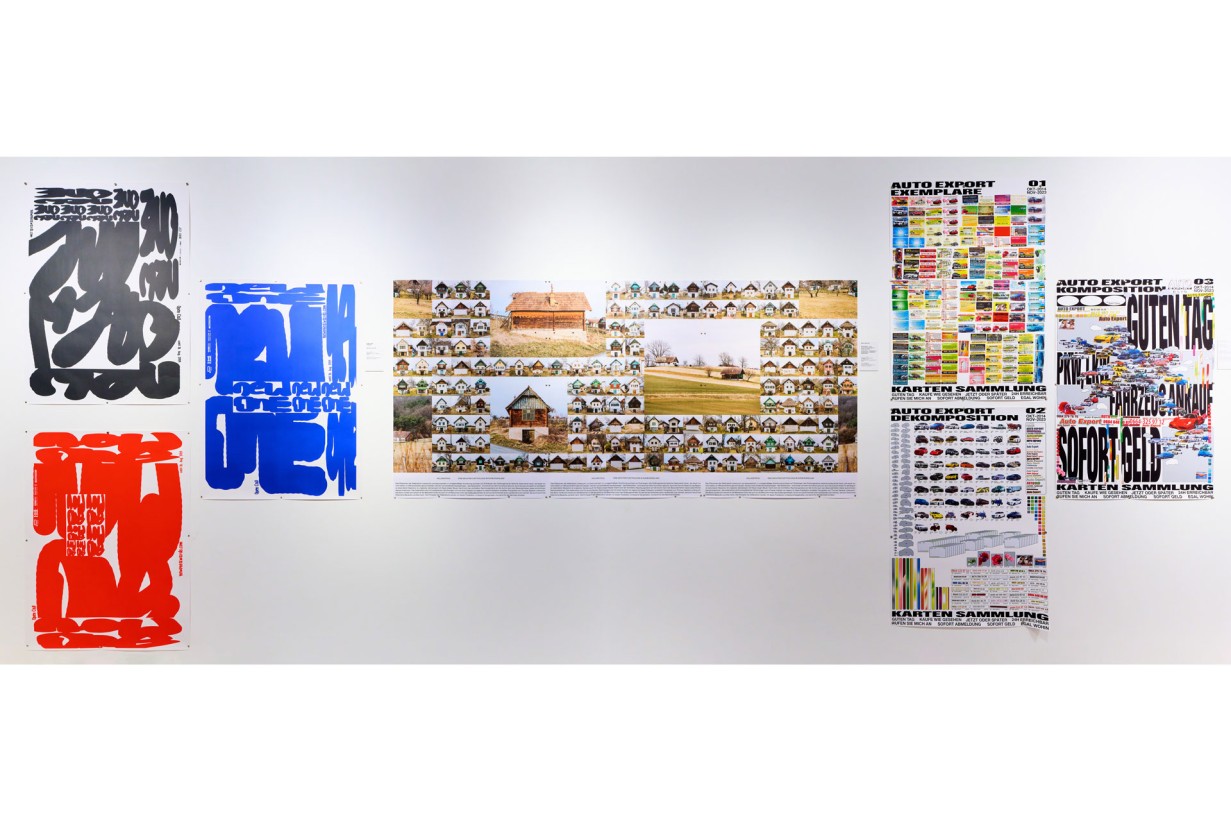 Ausstellungsraum mit Postern