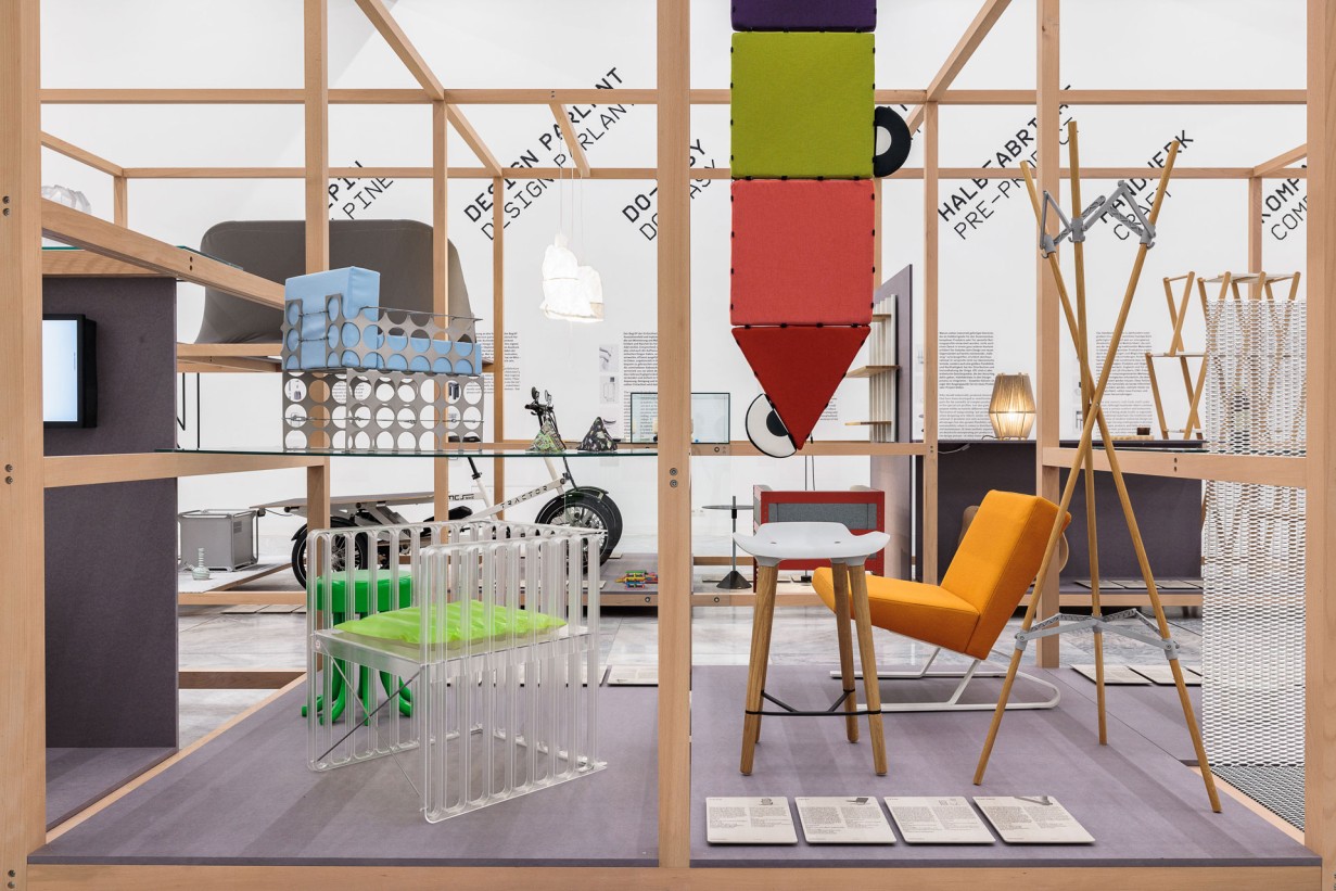 Ausstellungsraum mit Designobjekten