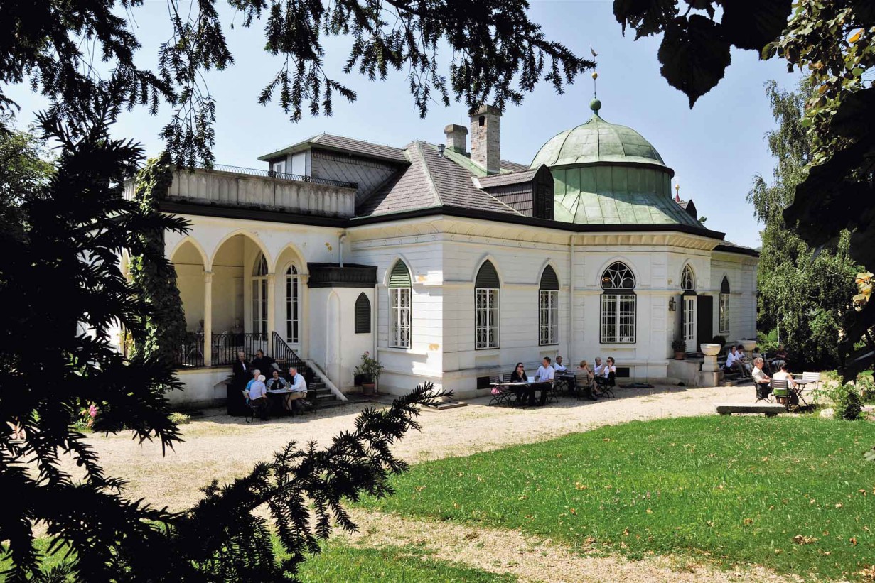 THE WELL-DRESSED TABLE