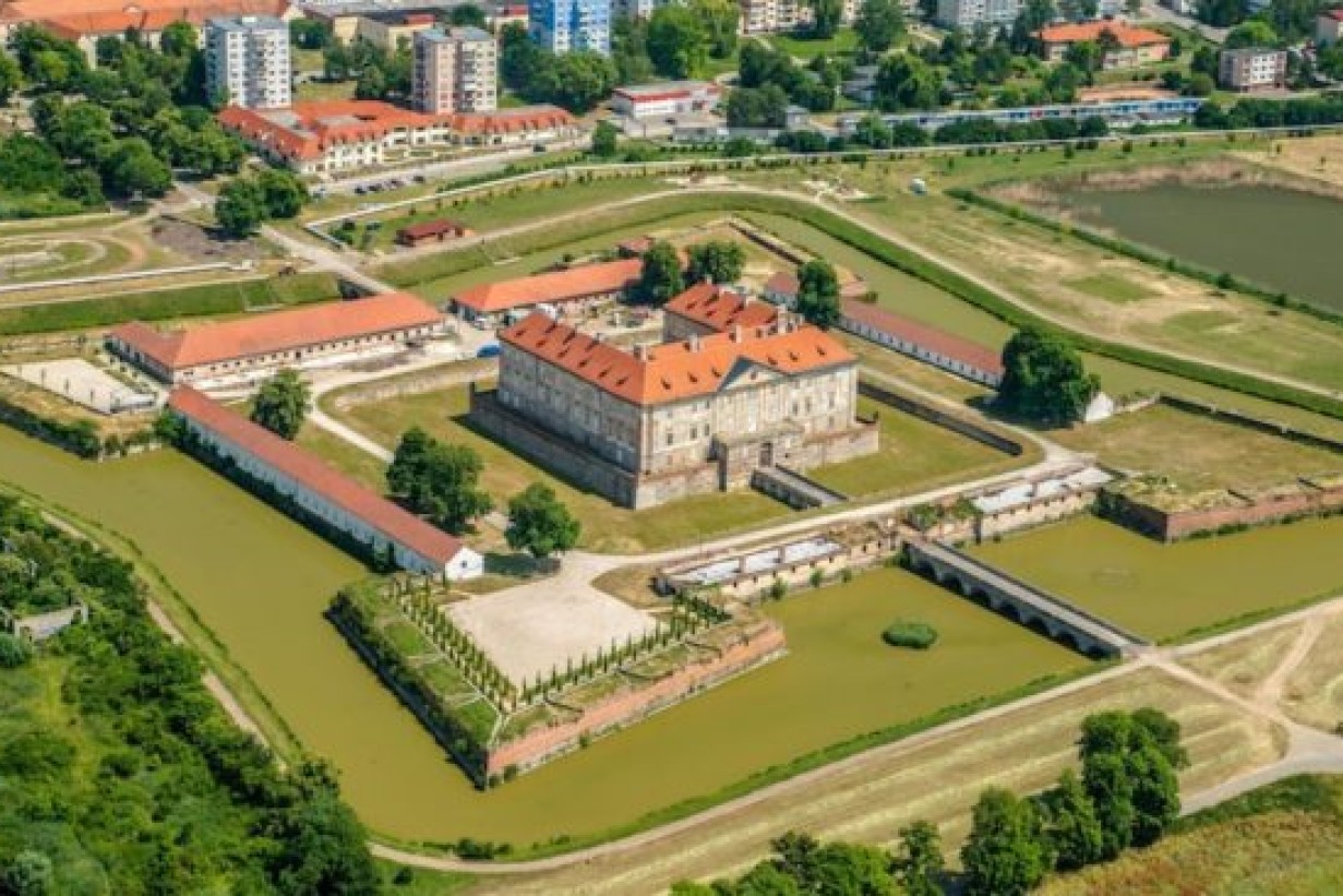 Schloss Holíč und sein Fayence- und Steinzeugmanufaktur 