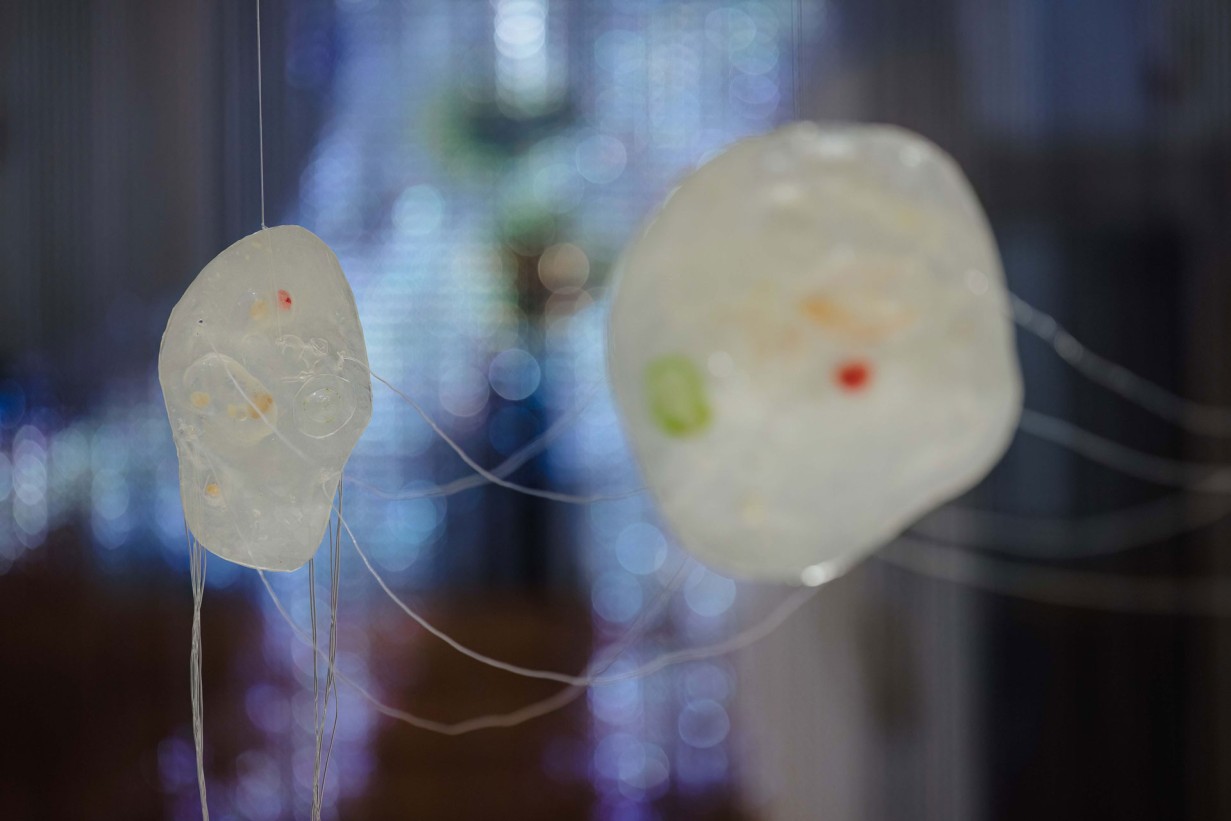 Skulptur: Detailansicht der 40.000-fachen Vergrößerung einer Amöbe