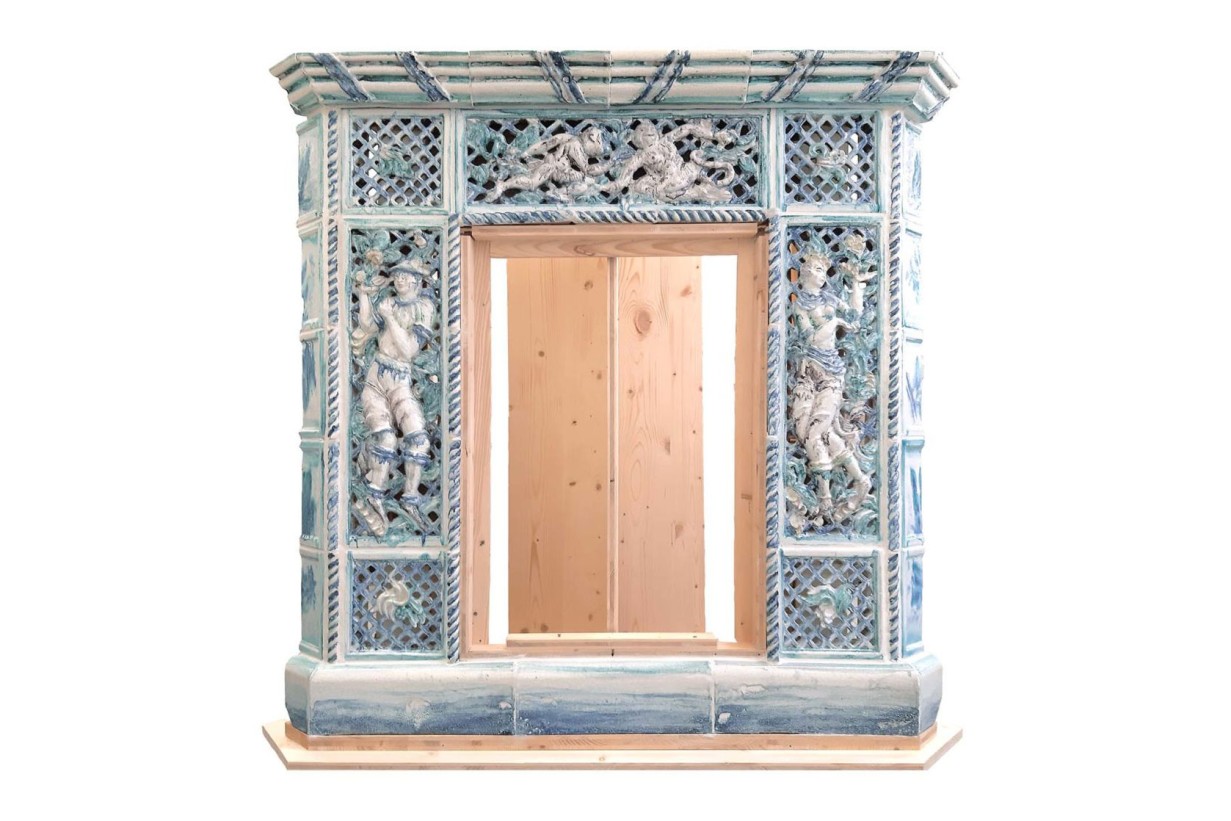 TON UND FEUER, HANDWERK UND KUNST – DIE RESTAURIERUNG EINER KAMINVERKLEIDUNG VON VALLY WIESELTHIER