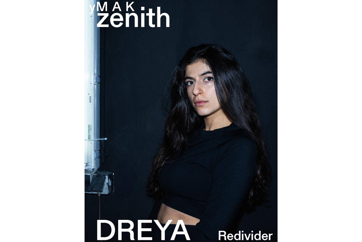 Frau mit dunklen Haaren