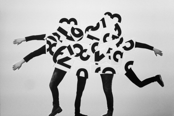 Personen zusammengesetzt aus Buchstaben