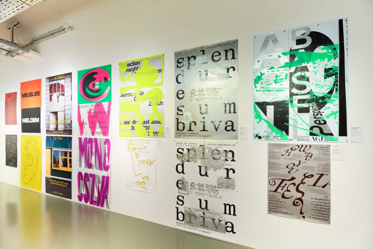 Ausstellungsraum mit Postern