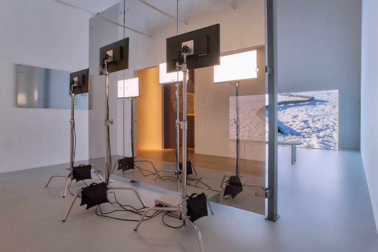 6 screens raised on tripods in a showroom