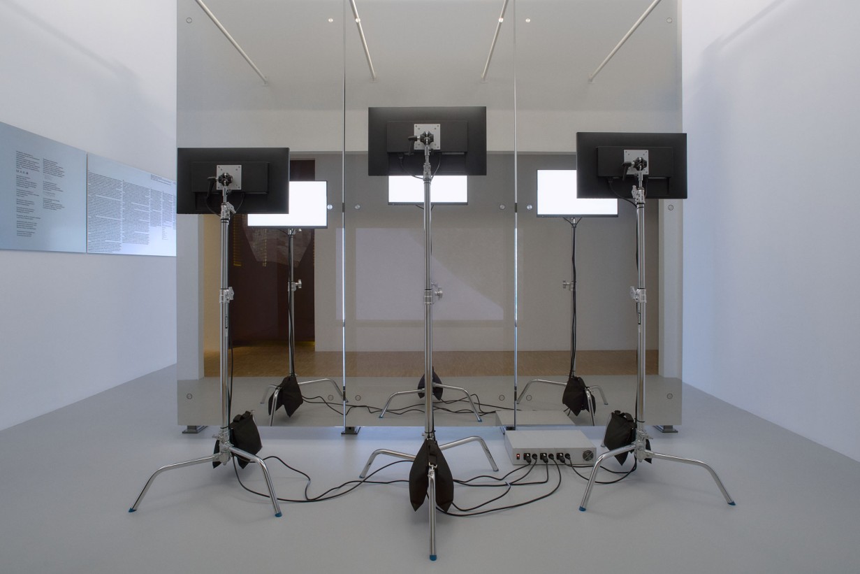 6 screens raised on tripods in a showroom