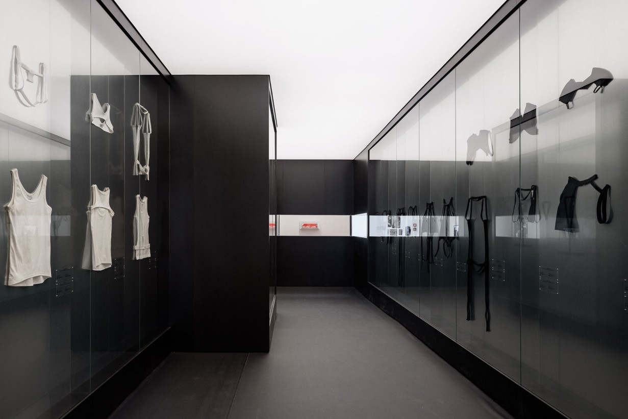 Ausstellung HELMUT LANG