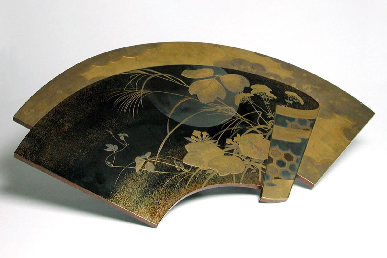 Wanddekoration in Fächerform