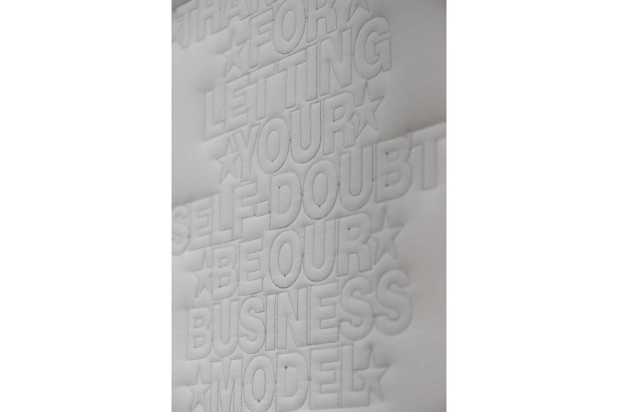 Ausstellungsraum mit Postern