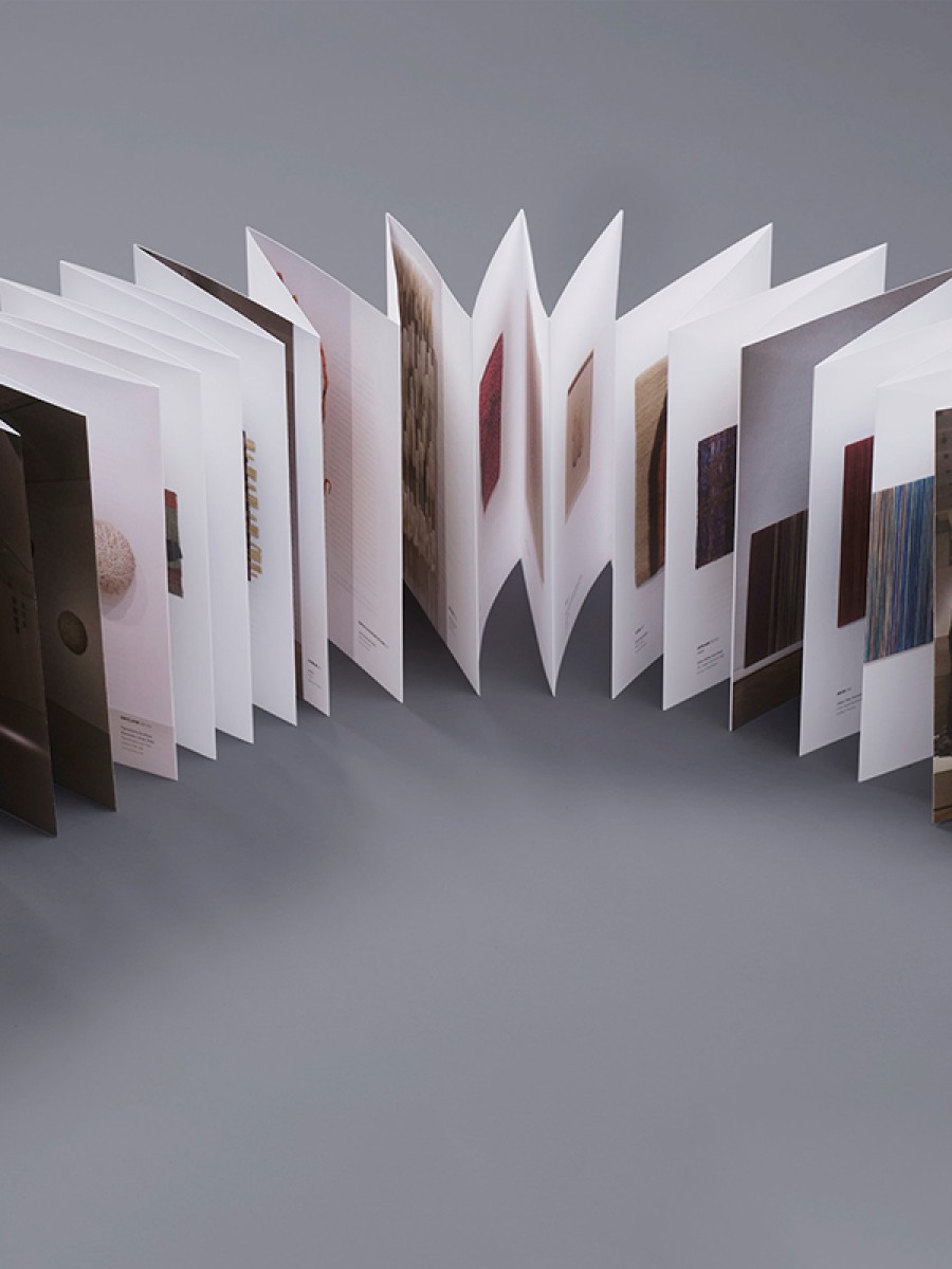 Cover Sheila Hicks. Garn Bäume Fluss 