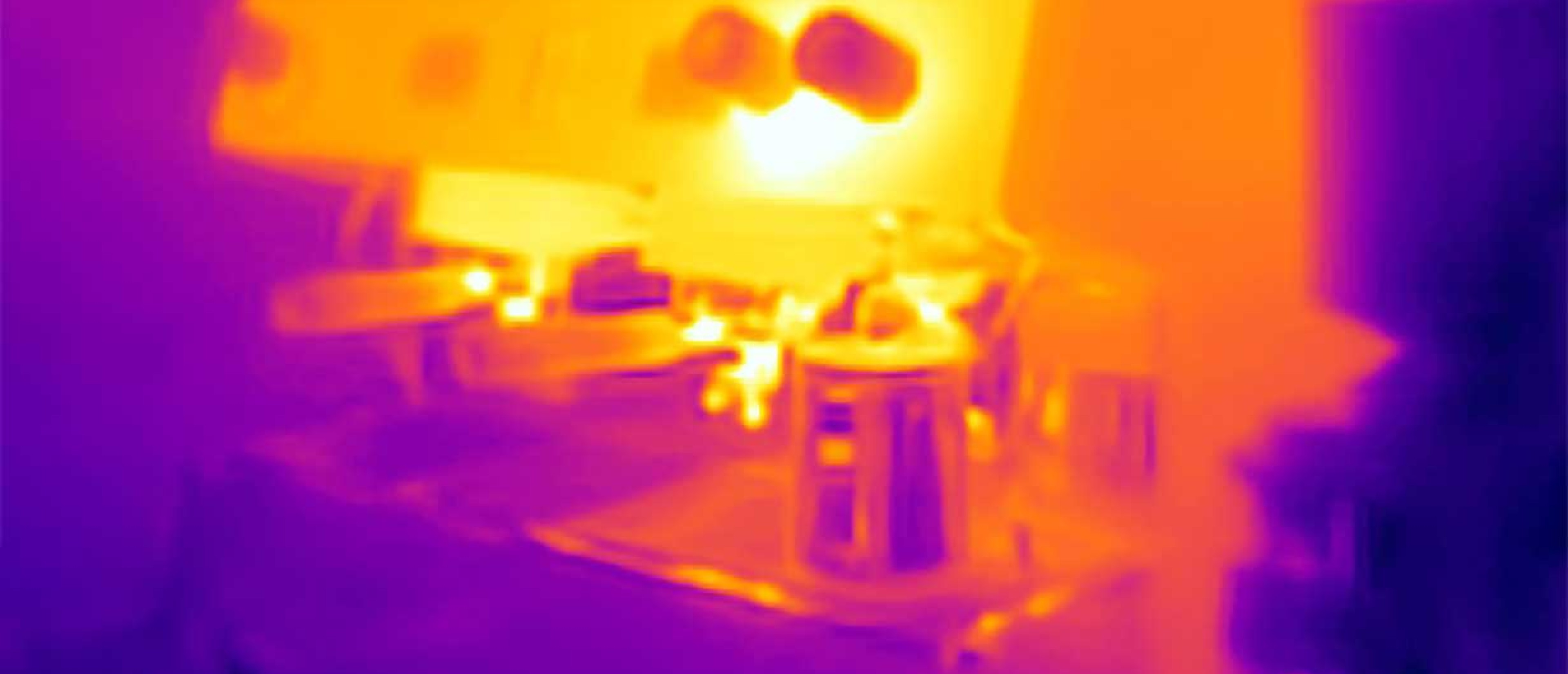 Espressomaschine in Küche in infrarötlichen Farben