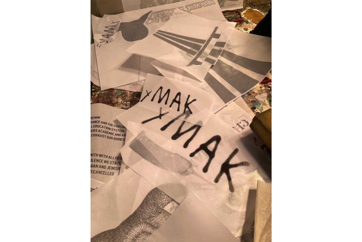 Papier auf dem yMAK steht