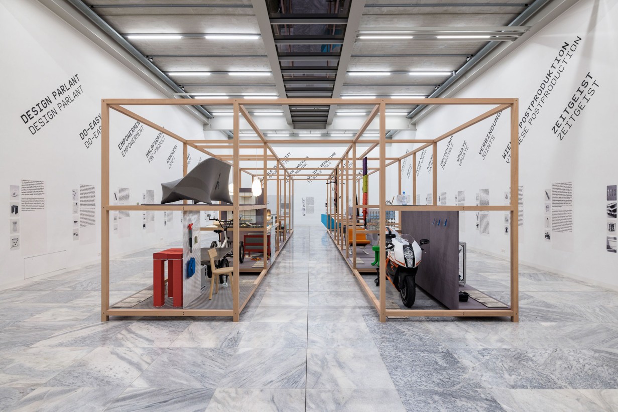 Ausstellungsraum mit Designobjekten